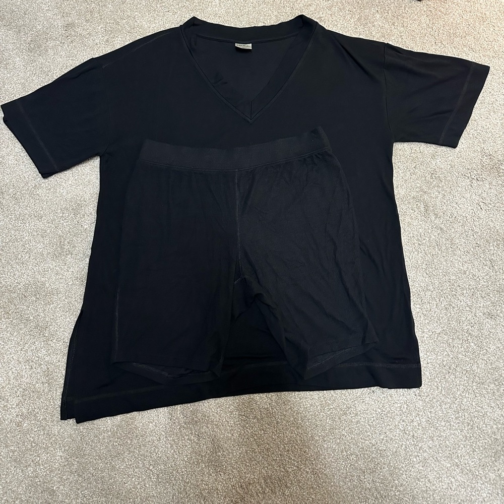 Black Soma V-Neck T-Shirt and Ribbed Shorts Pajama Set